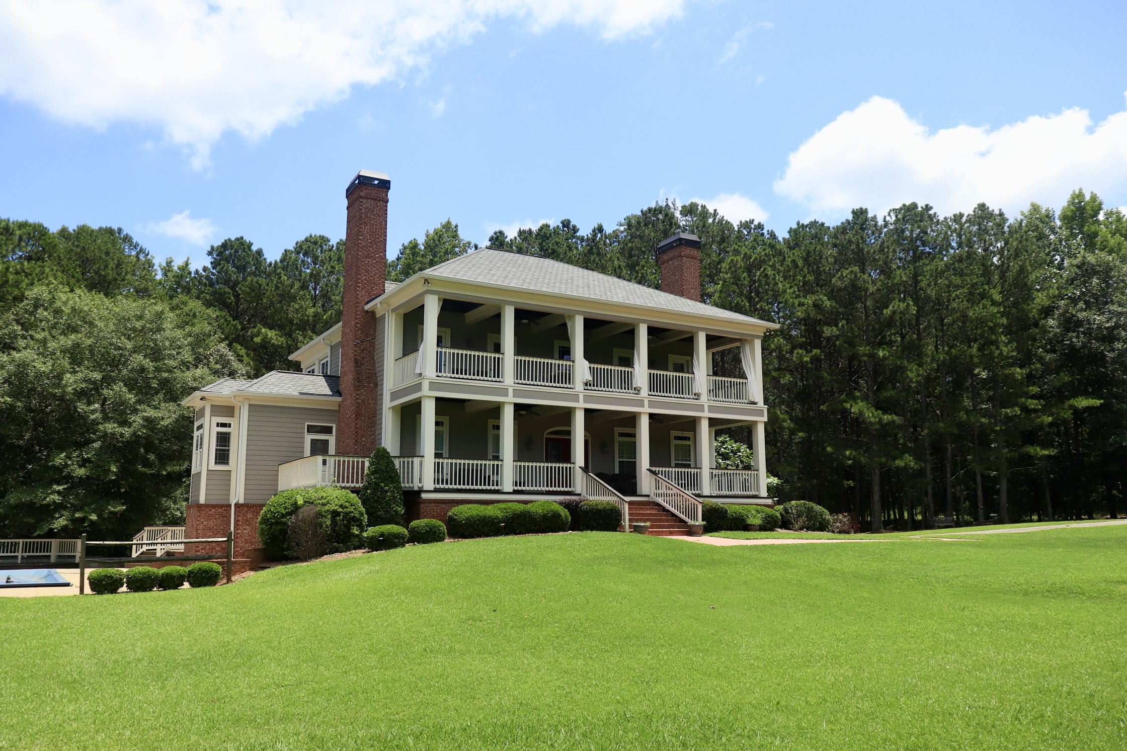 The manor for getting ready and pre-wedding festivities!